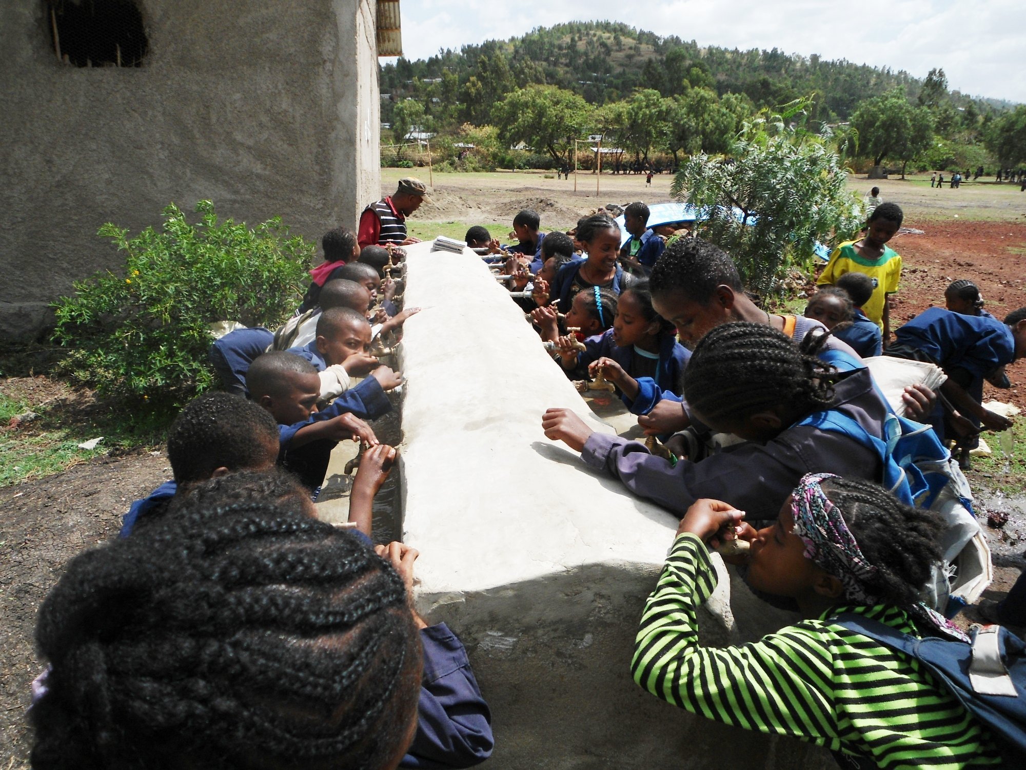 Dukem-No2-water-station-funded-via-World-Challenge-2012-resized_gtdaff.jpg
