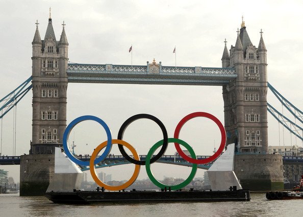 Giant_Olympic_Rings_Launched_River_Thames_F5gIeh8l4JJl_sci9ph.jpg