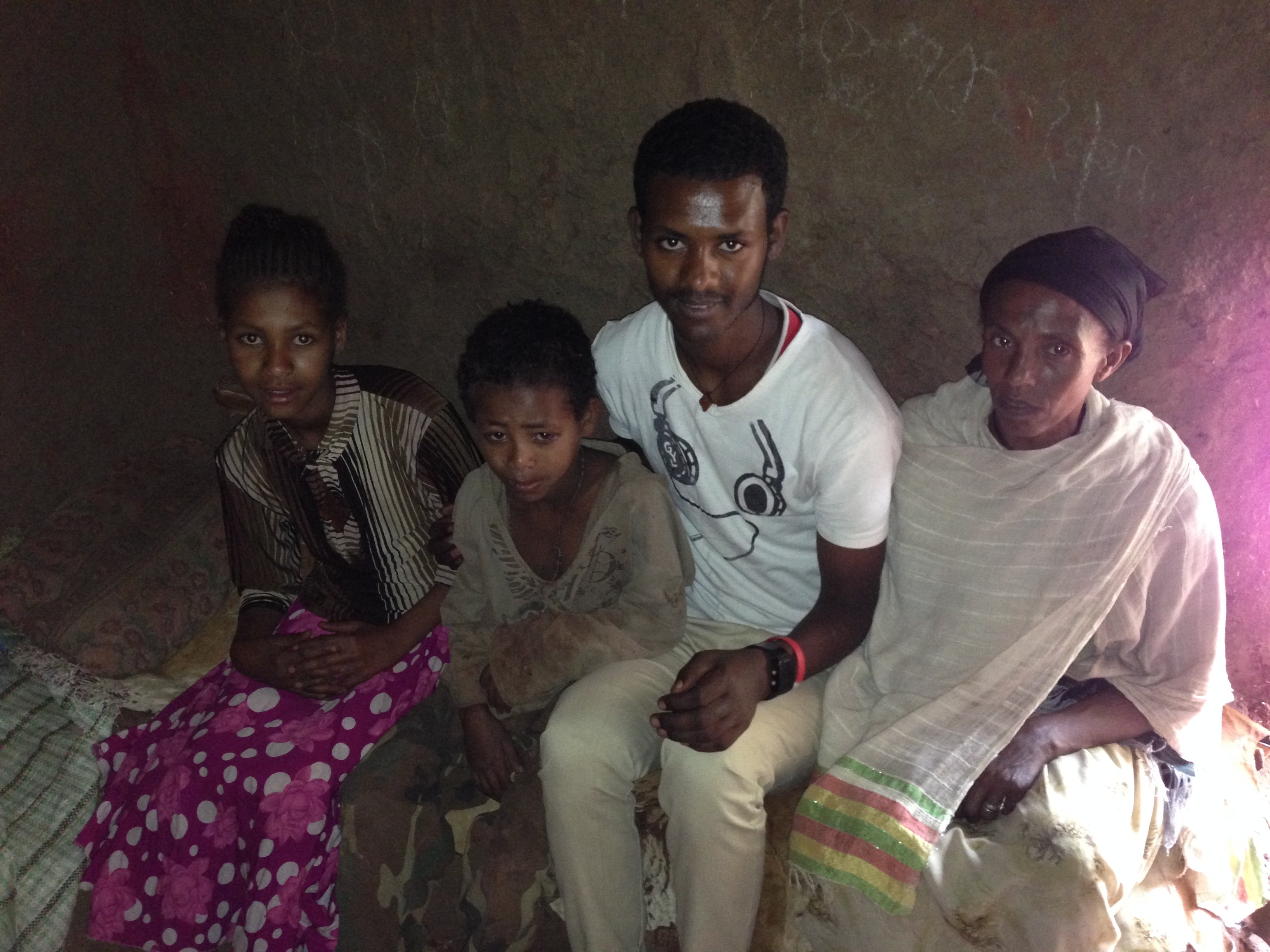 Birhanu_Yalew_with_some_of_his_family_memebers_1_zbdaao.jpg